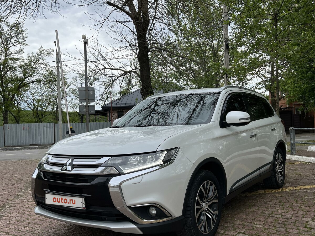 Купить б/у Mitsubishi Outlander III Рестайлинг 2 2.4 CVT (167 л.с.) 4WD ...