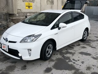 2015 Toyota Prius III Рестайлинг (XW30), белый, 1420000 рублей, вид 1