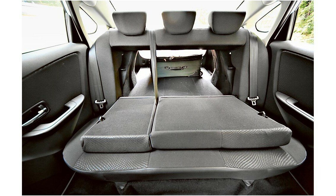 Как откидывается заднее сиденье на ниссан альмера g15 - 98 фото