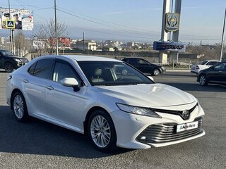 2018 Toyota Camry VIII (XV70), белый, 2250000 рублей, вид 1
