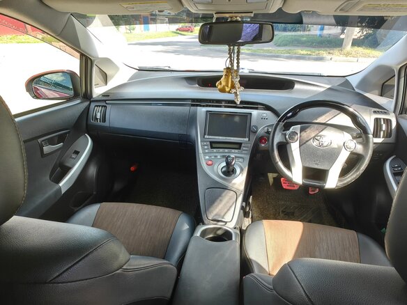 2012 Toyota Prius III Рестайлинг (XW30), красный, 1415000 рублей - вид 10
