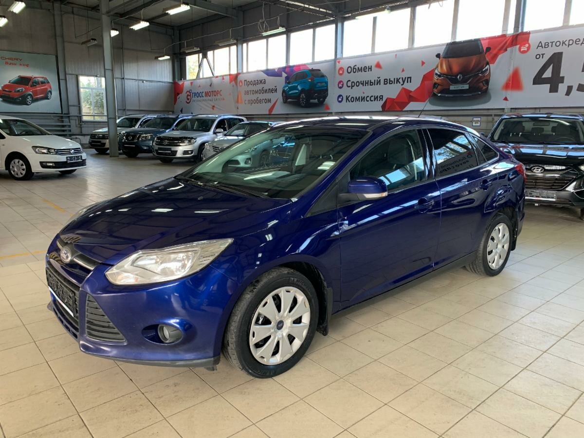 Ford Focus 2014 седан синий