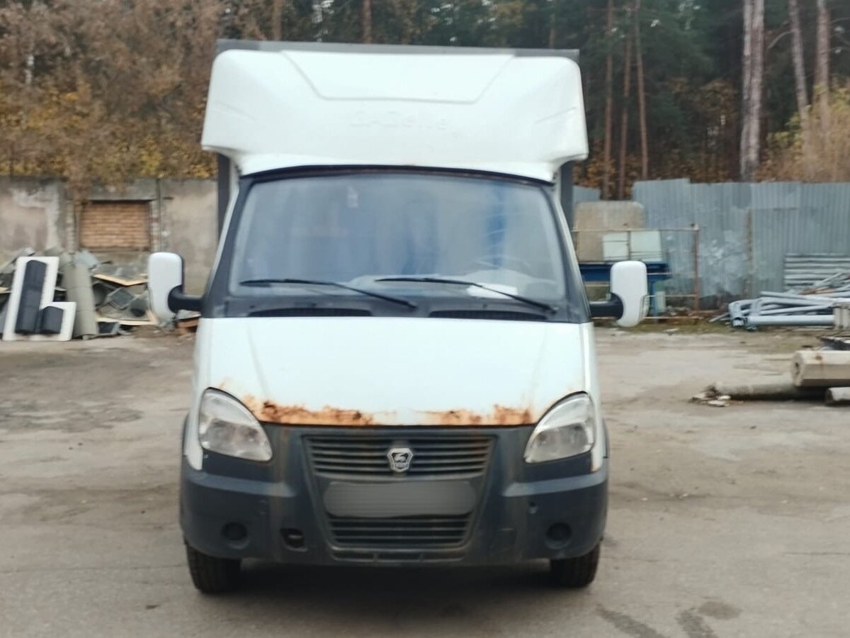 Купить б/у ГАЗ Соболь (2217) бензин механика в Москве: белый ...