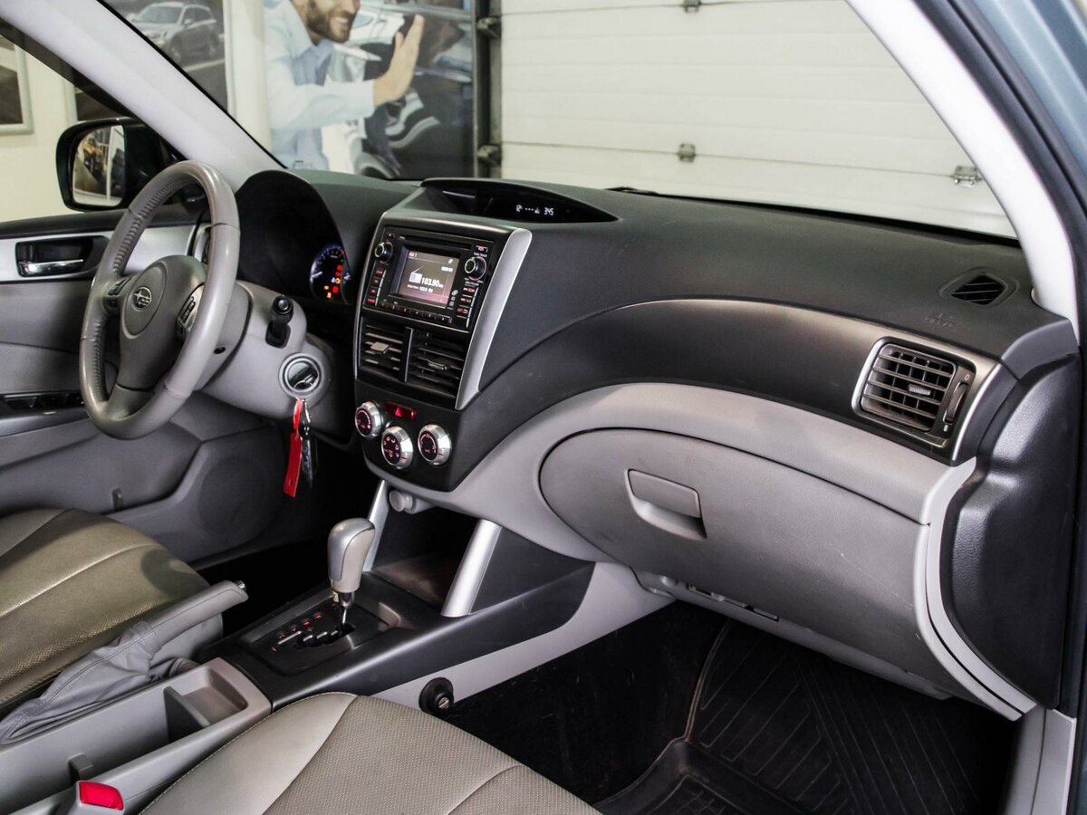 Subaru Forester 3 салон правый руль