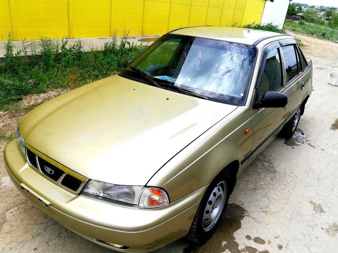 Daewoo Nexia цвет золотистый