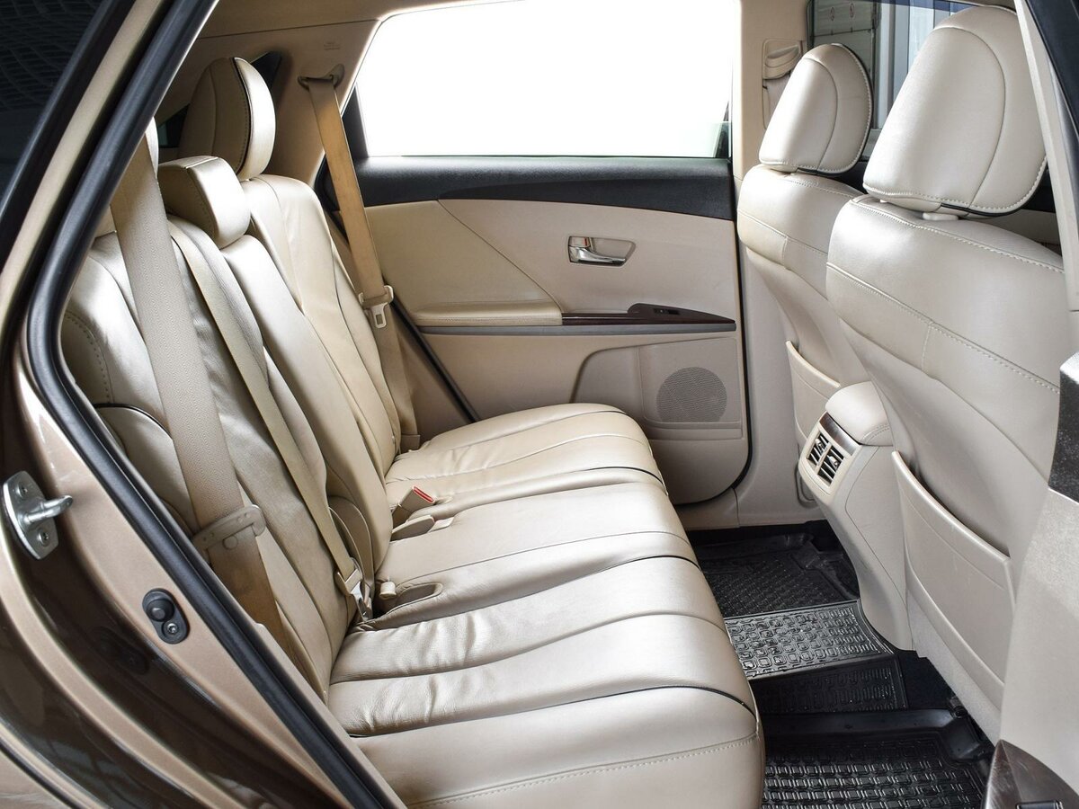 Toyota Venza вид сзади
