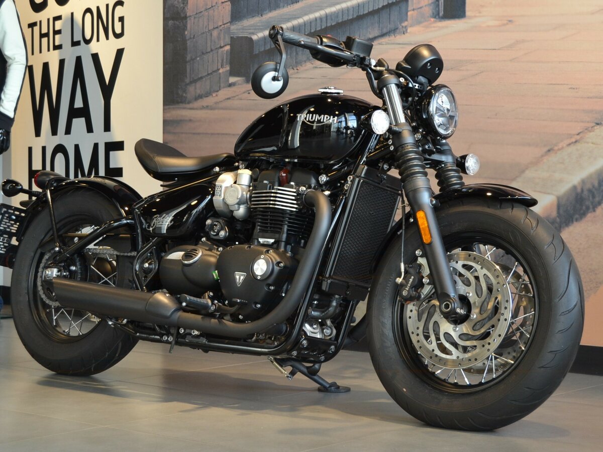 Bonneville Bobber Black