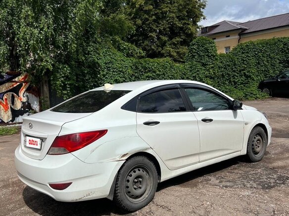 2013 Hyundai Solaris I, белый, 395000 рублей - вид 4