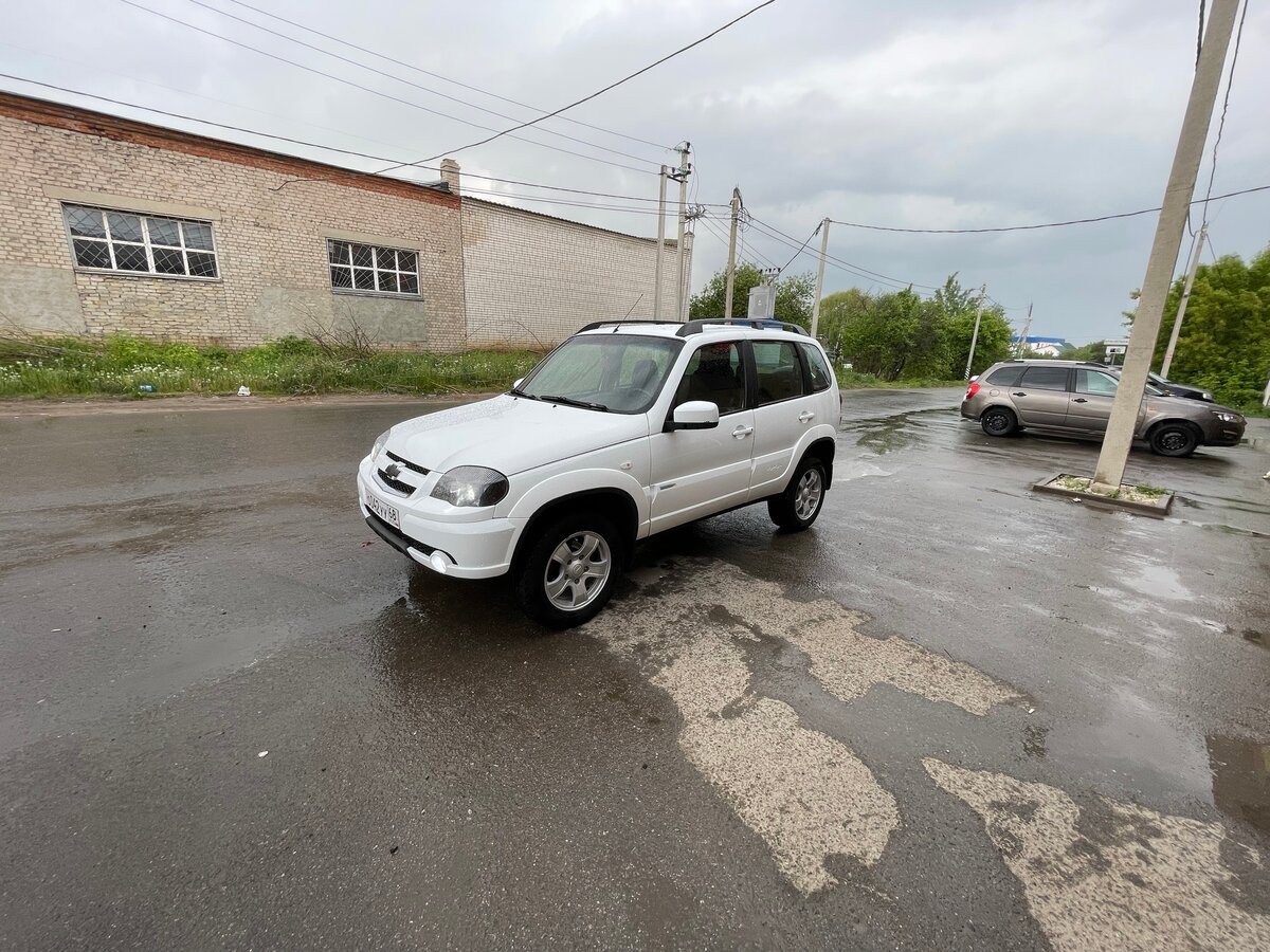 Купить б/у Chevrolet Niva I Рестайлинг 1.7 MT (80 л.с.) 4WD бензин ...