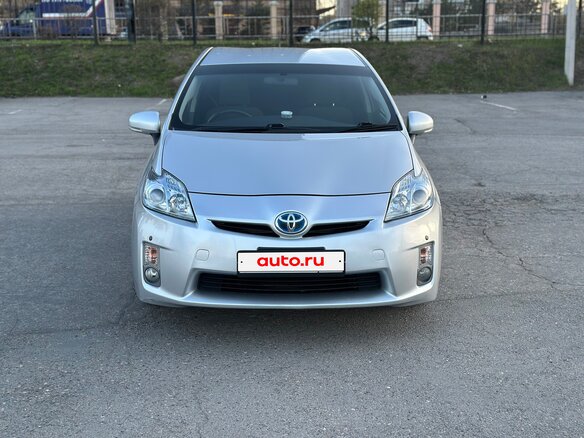 2011 Toyota Prius III (XW30), серебристый, 830000 рублей - вид 1