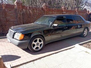1993 Mercedes-Benz E-Класс 250 Long I (W124), чёрный, 1500000 рублей, вид 1