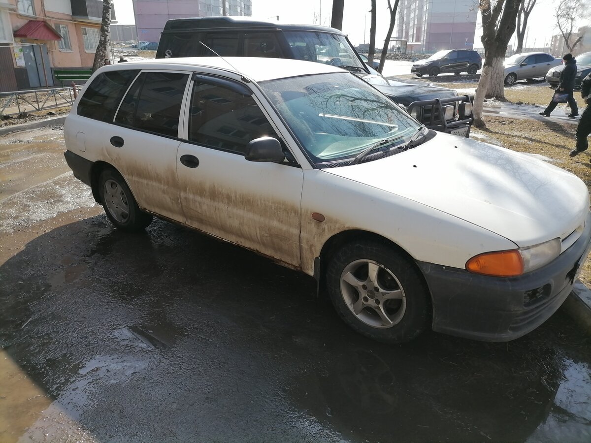 Мицубиси либеро 2001