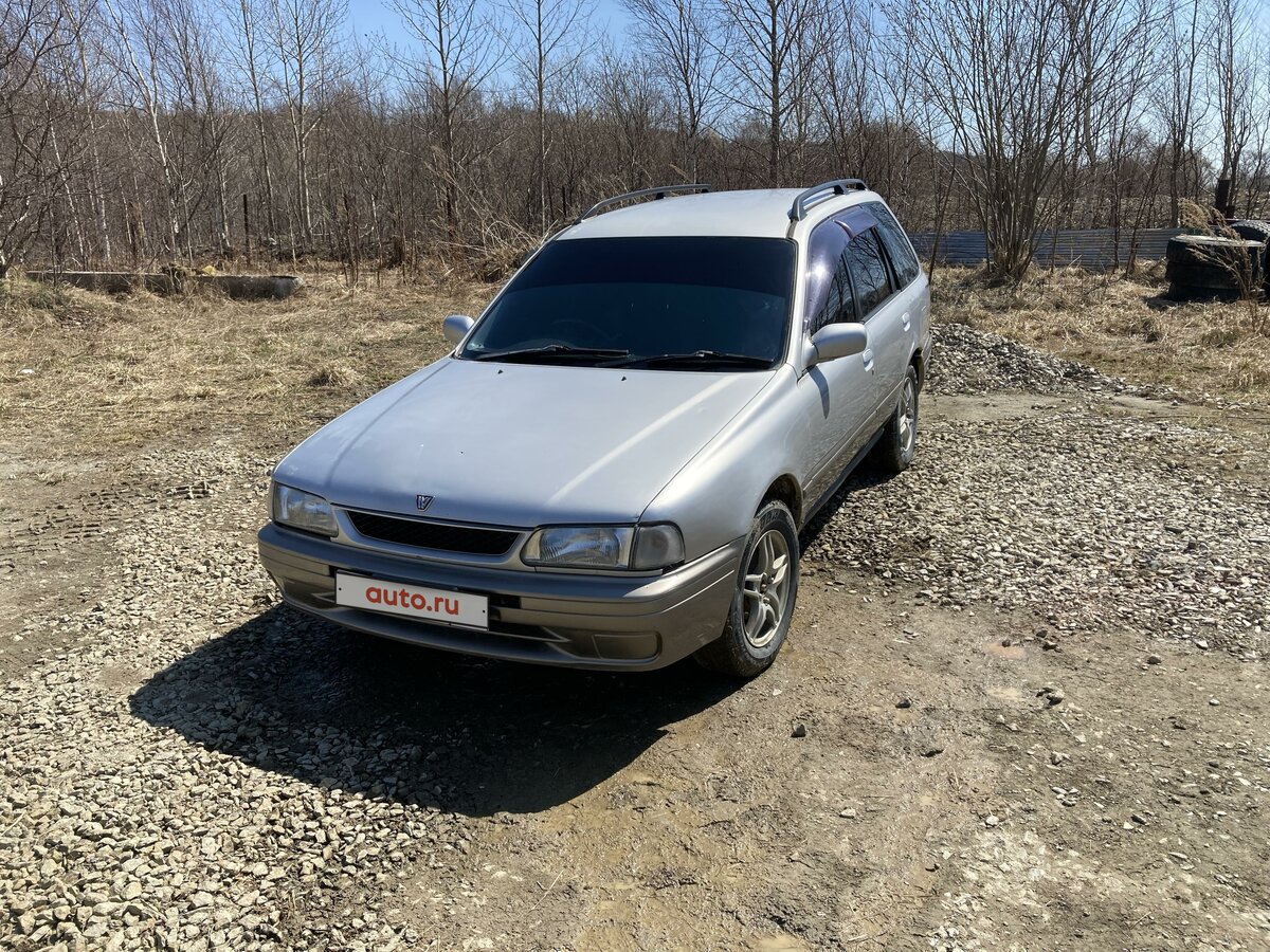 Серый ниссан вингроуд