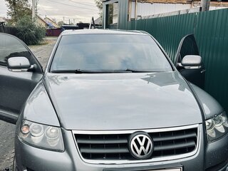 2005 Volkswagen Touareg I, серый, 880000 рублей, вид 1