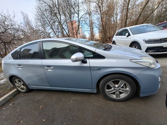 2010 Toyota Prius III (XW30), голубой, 930000 рублей - вид 5