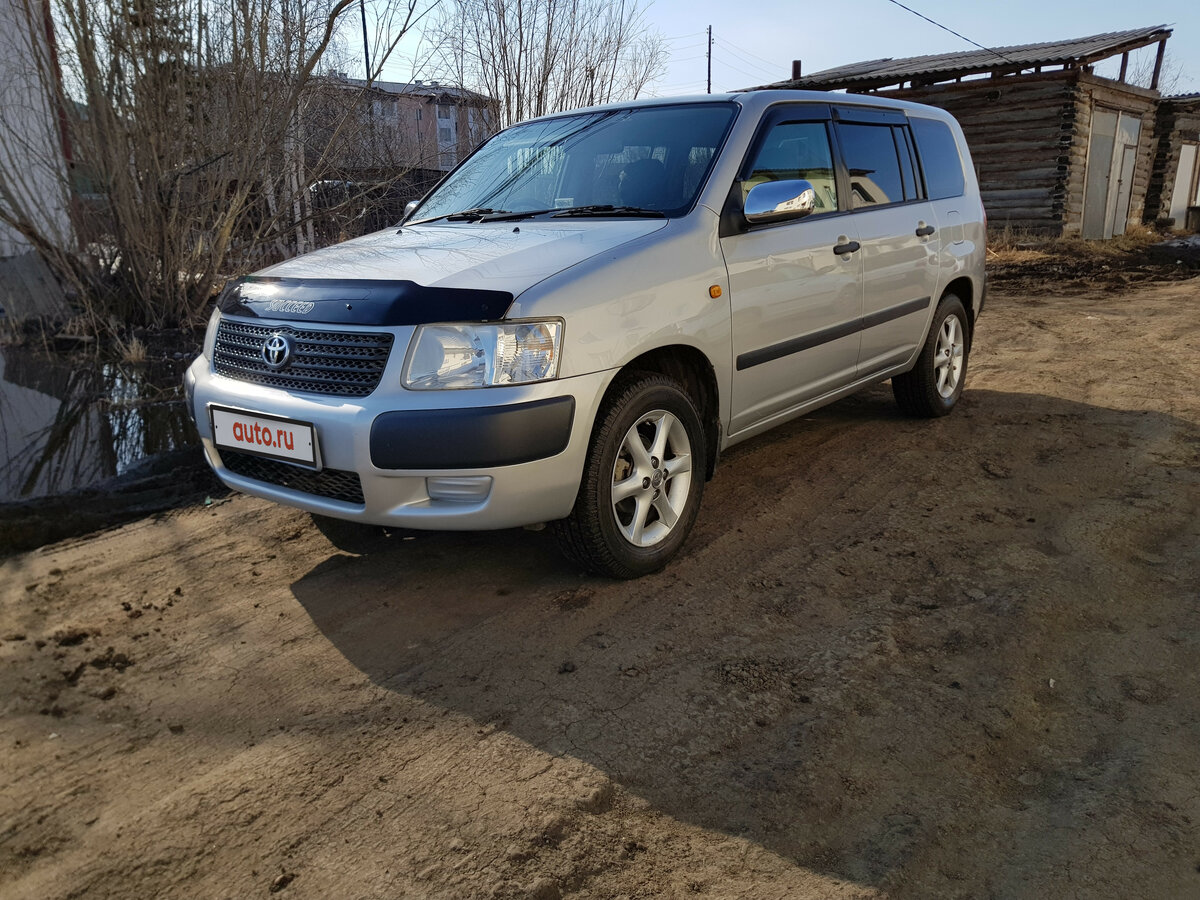 Тойота Саксид 2010