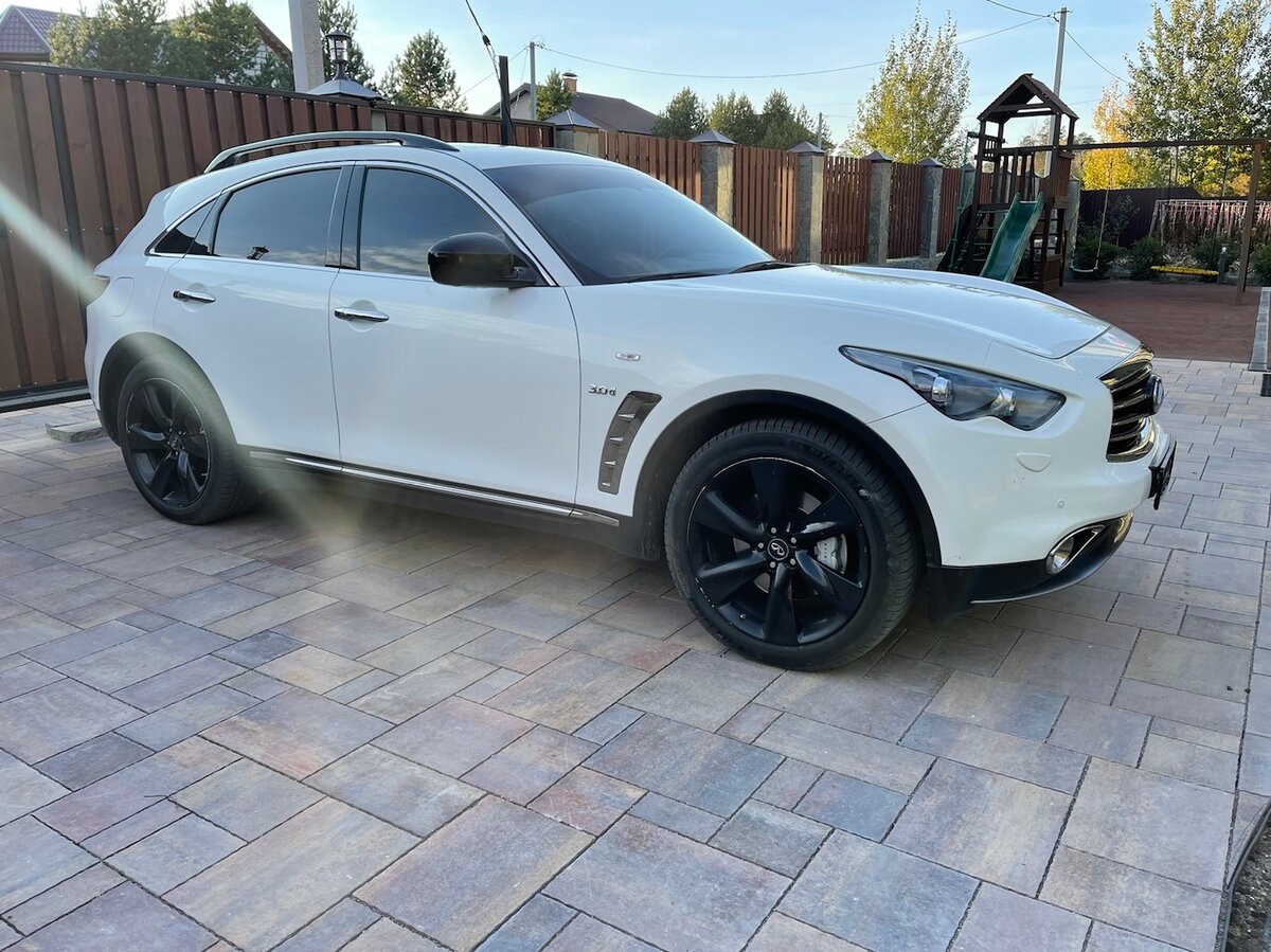 Инфинити qx70 белый