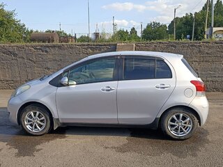 2010 Toyota Vitz II (XP90), серебристый, 870000 рублей, вид 2