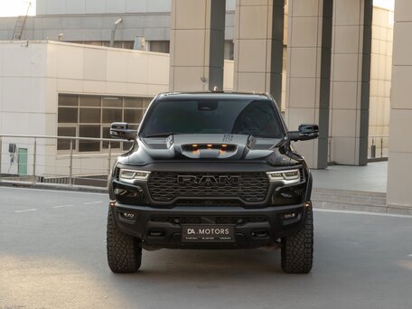 2025 Ram 1500 RHO V Рестайлинг, чёрный, 10990000 рублей, вид 1