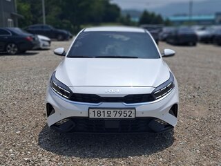 2023 Kia K3 II Рестайлинг, чёрный, 1360000 рублей, вид 2