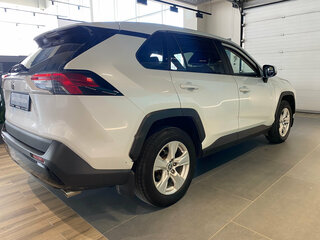 2020 Toyota RAV4 V (XA50), белый, 1999000 рублей, вид 4