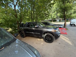 2017 Jeep Grand Cherokee IV (WK2) Рестайлинг, серый, 1350000 рублей, вид 3