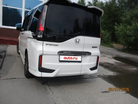 2015 Honda Stepwgn V, белый, 1795000 рублей, вид 4