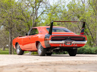 1969 Dodge Charger Daytona I, красный, 37000000 рублей, вид 3