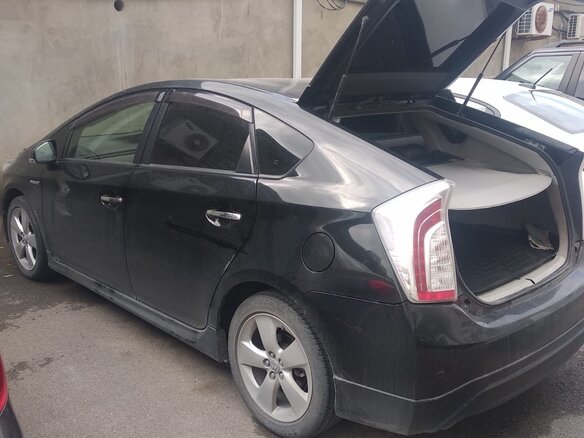2014 Toyota Prius III Рестайлинг (XW30), чёрный, 1450000 рублей - вид 2