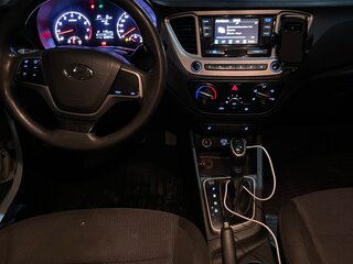 2019 Hyundai Solaris II, белый, 1200000 рублей, вид 1
