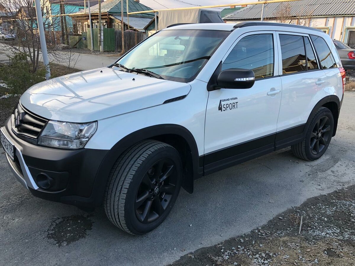 Suzuki Grand Vitara 2 0 2013 Gold