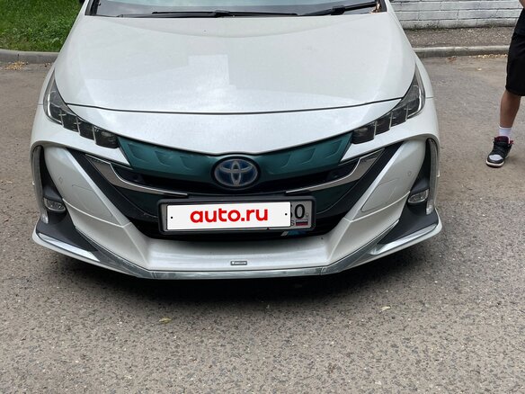 2017 Toyota Prius PHV ZVW52 IV (XW50), белый, 2500000 рублей - вид 4