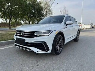 2022 Volkswagen Tiguan II Рестайлинг, белый, 2690090 рублей, вид 1