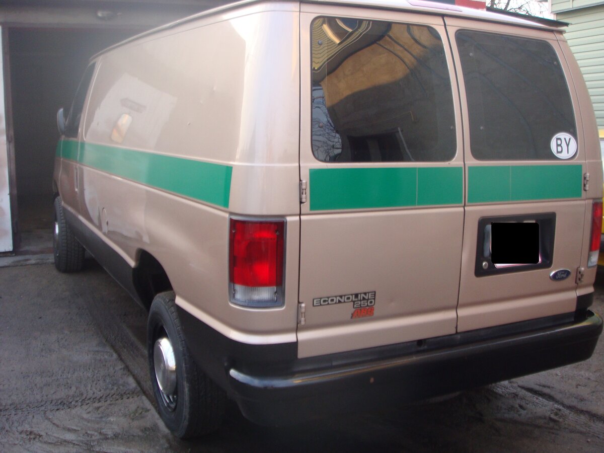 Броневик Ford Econoline