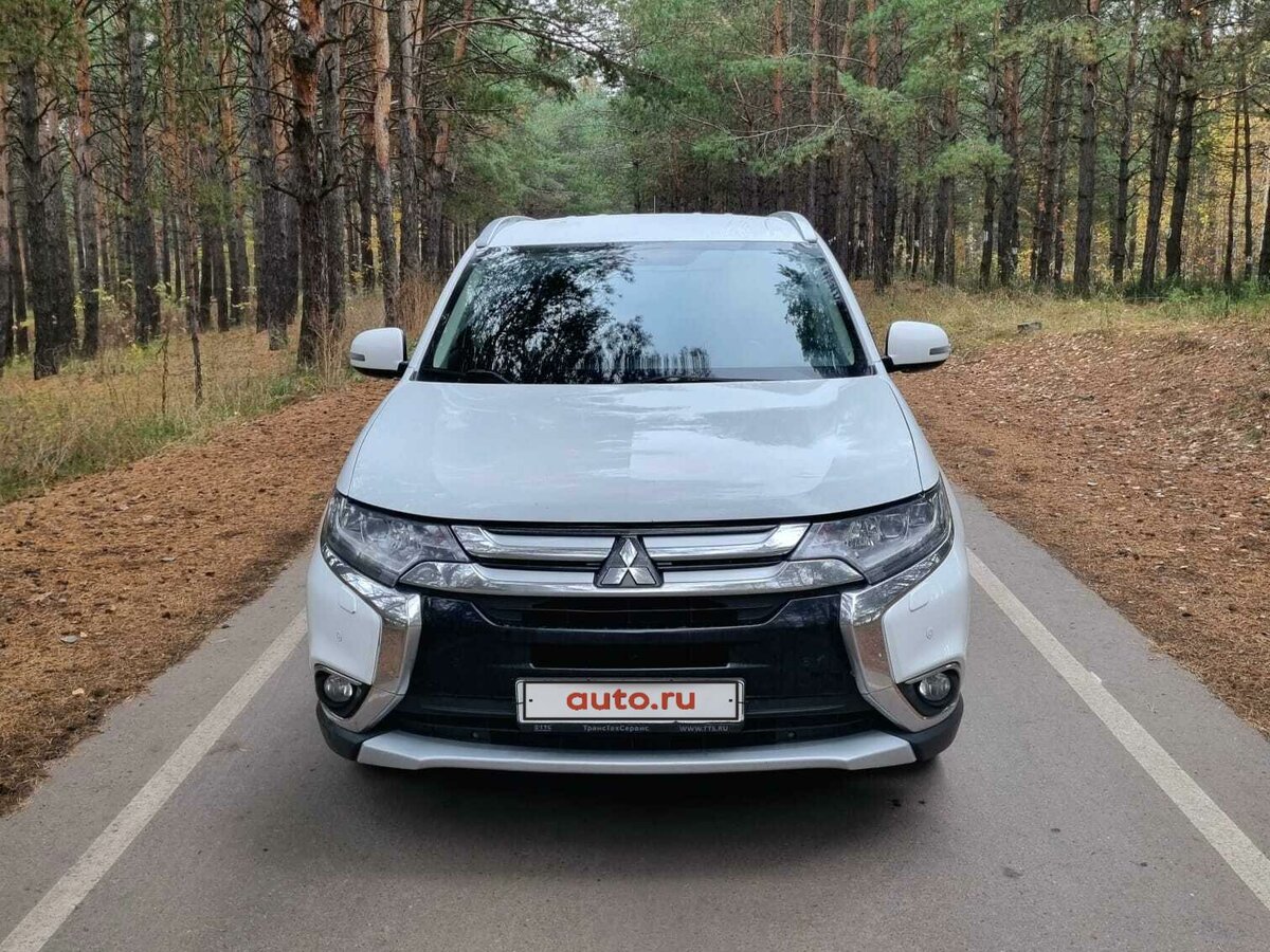 Купить б/у Mitsubishi Outlander III Рестайлинг 2 2.4 CVT (167 л.с.) 4WD ...