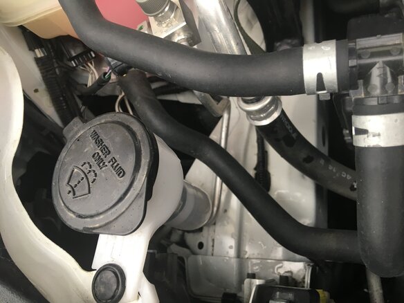 2019 Toyota Prius IV Рестайлинг (XW50), белый, 1799000 рублей - вид 5