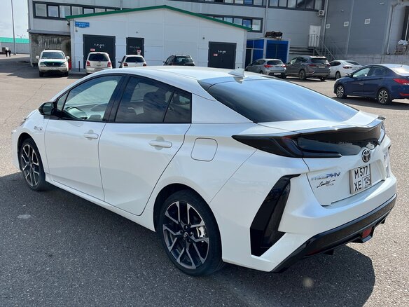 2018 Toyota Prius IV Рестайлинг (XW50), белый, 2350000 рублей - вид 14
