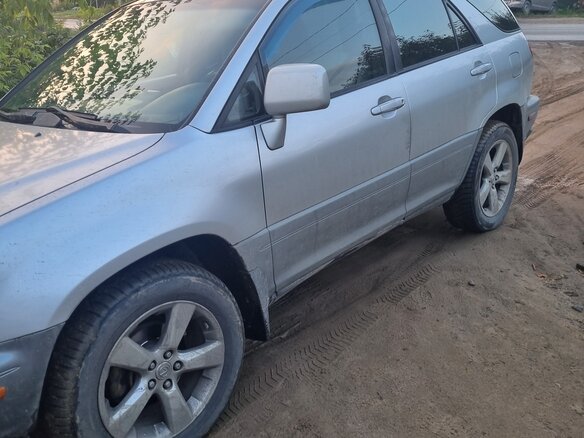 1998 Lexus RX 300 I, серебристый, 900000 рублей - вид 3