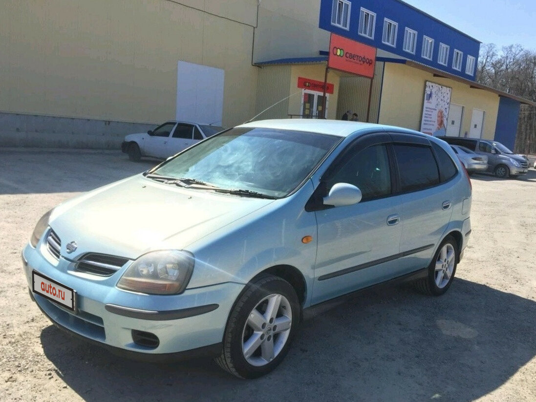 Ниссан Тино 2001