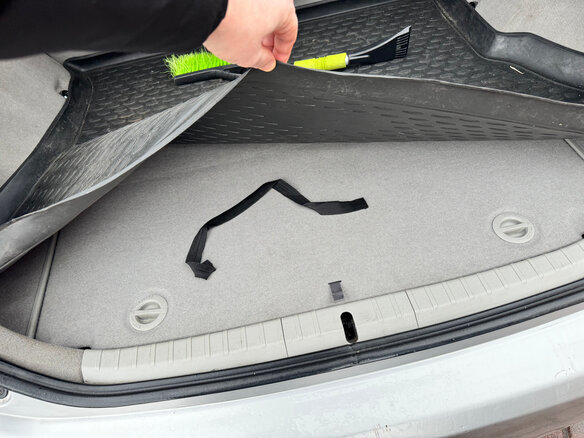 2010 Toyota Prius III (XW30), серебристый, 1010000 рублей - вид 10