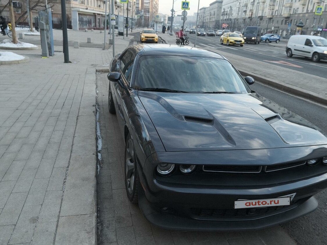 Купить б/у Dodge Challenger III Рестайлинг 2 3.6 AT (309 л.с.) бензин  автомат в Москве: серый Додж Челленджер III Рестайлинг 2 купе 2018 года на  Авто.ру ID 1116896620