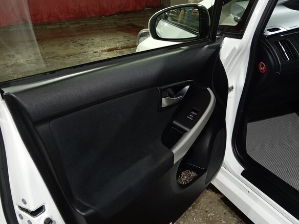 2012 Toyota Prius III Рестайлинг (XW30), белый, 1400000 рублей - вид 25