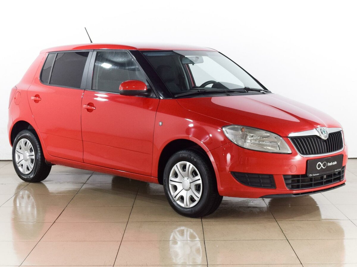 Skoda Fabia 2 2012 красная