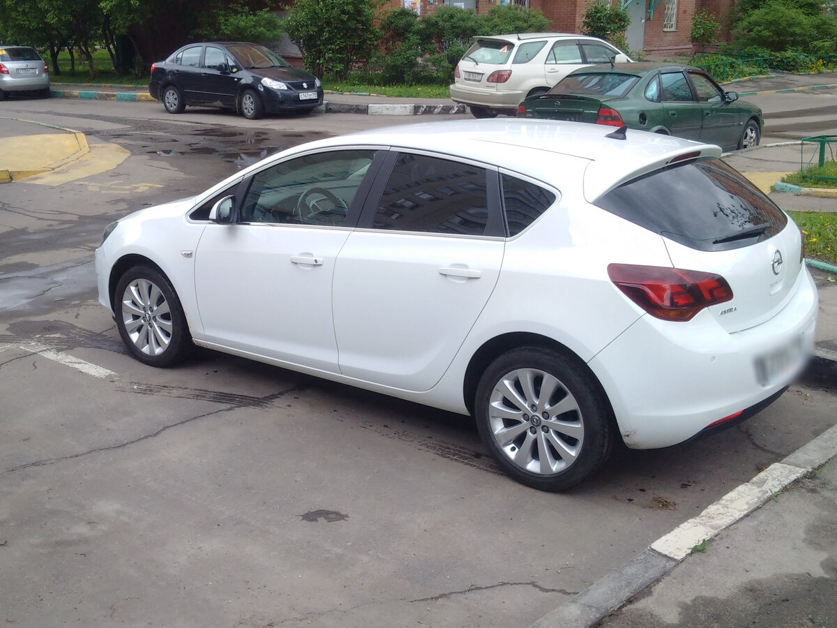Opel Astra j белая