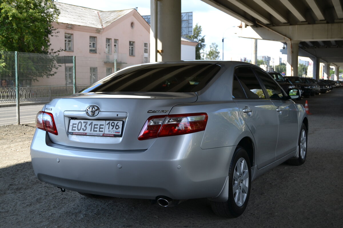 Toyota Camry VI