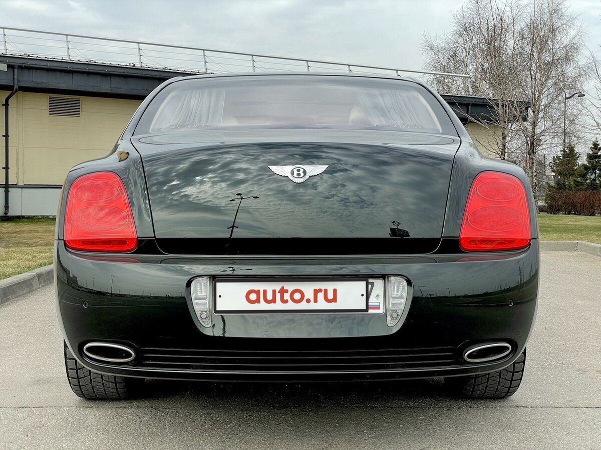 Зеленый бентли континенталь