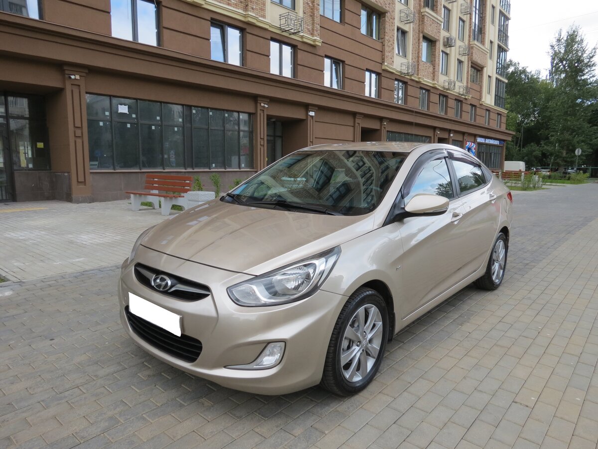 Hyundai Solaris бежевый металлик