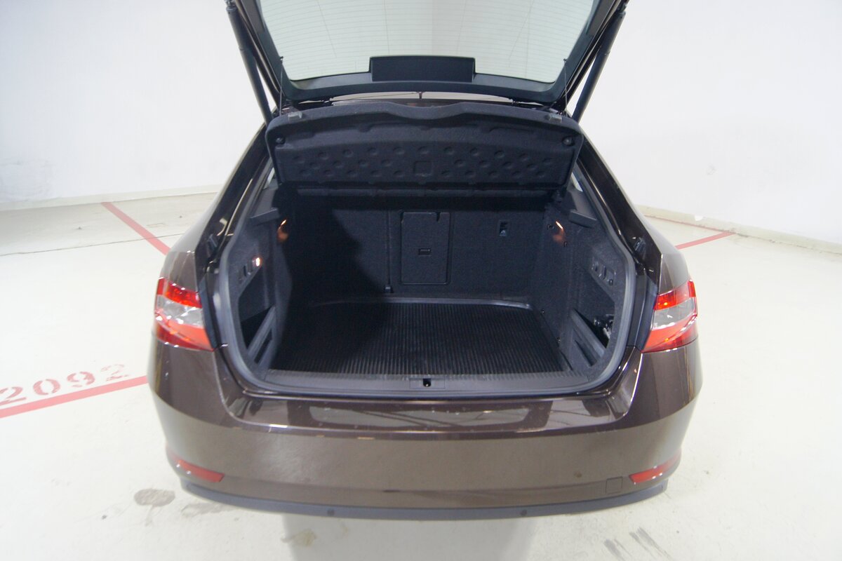 Габариты багажника Skoda Superb 3v3