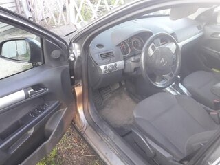 2010 Opel Astra H Рестайлинг, серебристый, 600000 рублей, вид 2