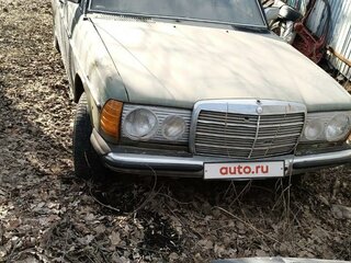 1980 Mercedes-Benz W123 300, зелёный, 75000 рублей, вид 1
